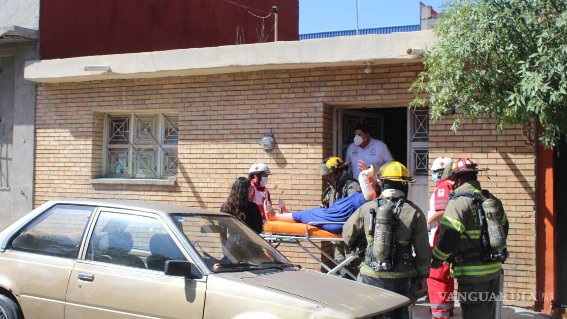 ‘Flamazo’ de boiler deja lesionada a pareja en su vivienda de la Zona Centro de Saltillo