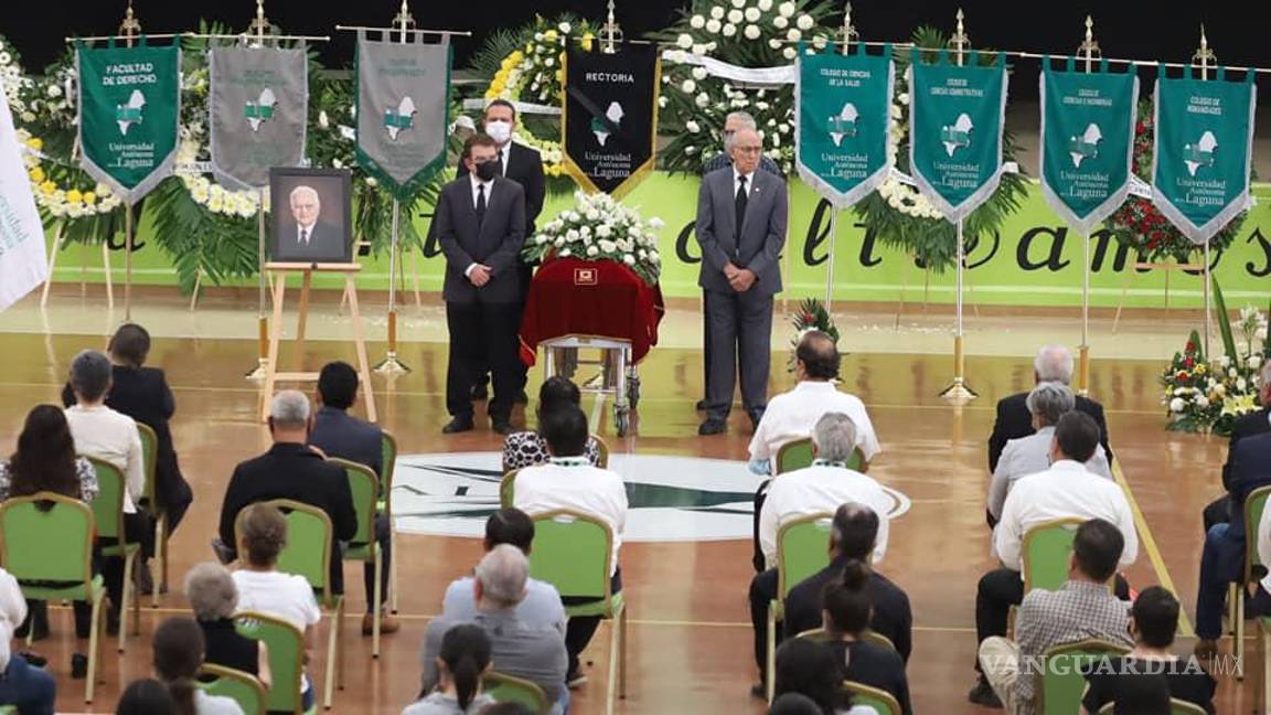 Dan a Pedro Rivas, reconocido educador, homenaje póstumo en Torreón