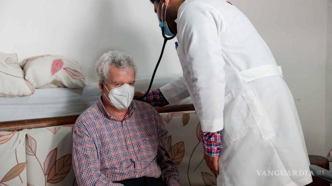 Médicos cubanos se integran al IMSS