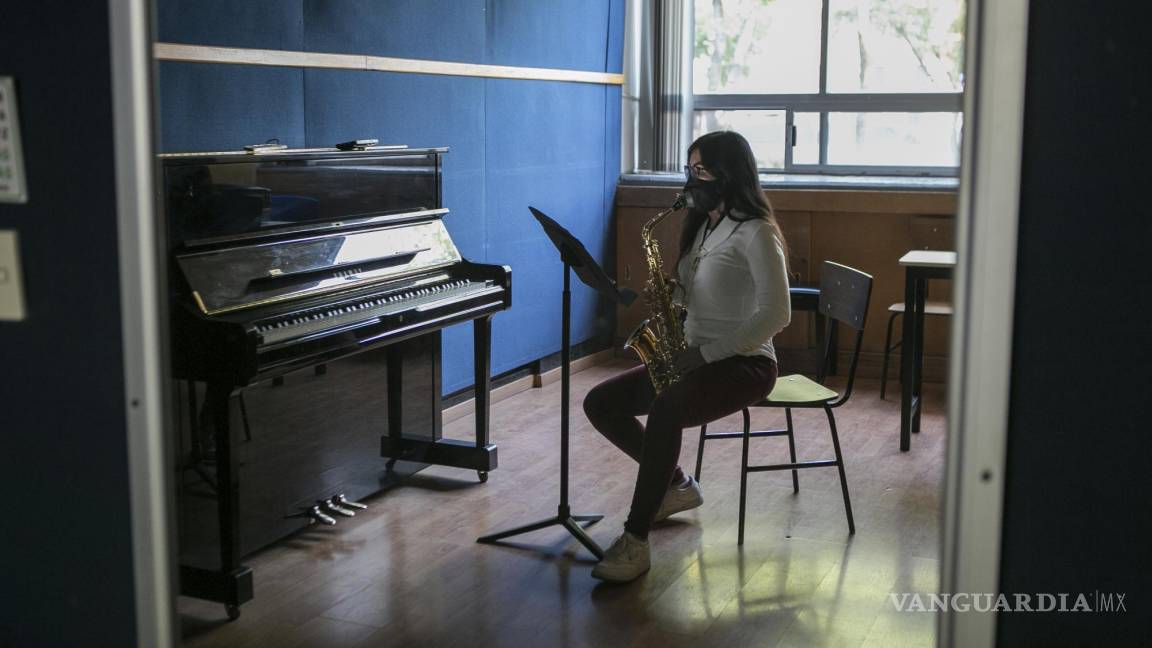 $!El saxofón, aliento de María Elena Ríos, artista mexicana atacada con ácido