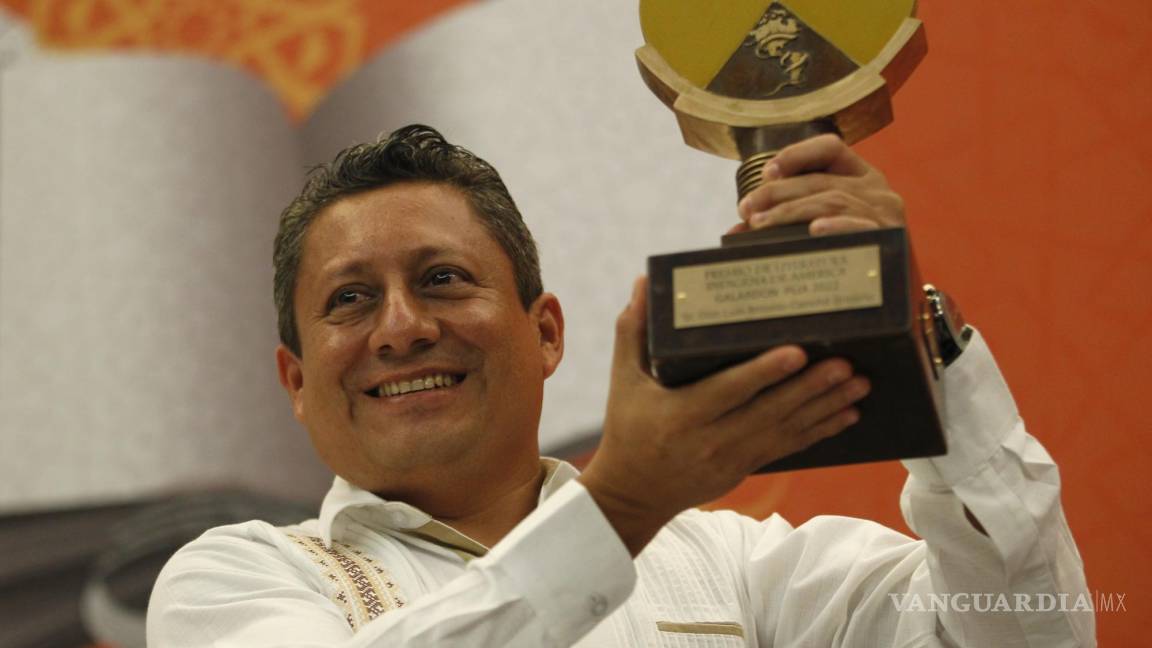 FIL de Guadalajara premia al narrador de origen maya Luis Antonio Canché Briceño