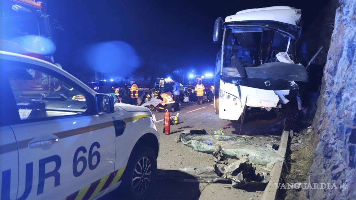 Dos personas sin vida y 32 colombianos heridos, tras accidente de autobús en Francia