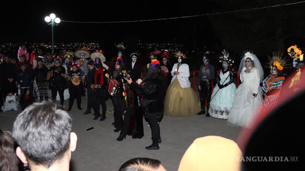 $!También los asistentes pudieron disfrutar de la presentación de la Tuna Femenil.