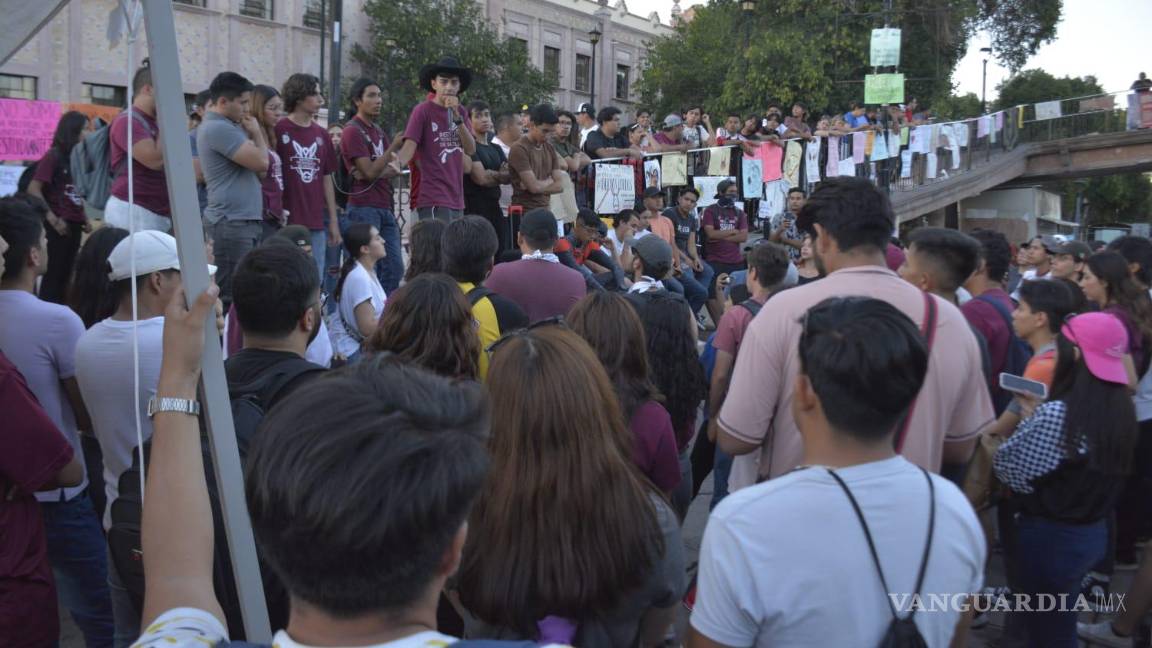 $!Los alumnos esperan a los enviados del Tecnológico de México para continuar con las negociaciones.