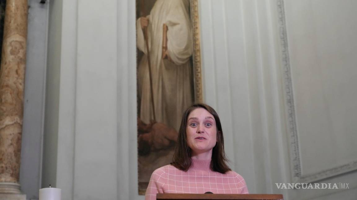$!La directora ejecutiva de la Conferencia de Ordenación de Mujeres, Kate McElwee, durante la vigilia “Let her voice Carry” en la Basílica de Santa Práxedis en Roma.
