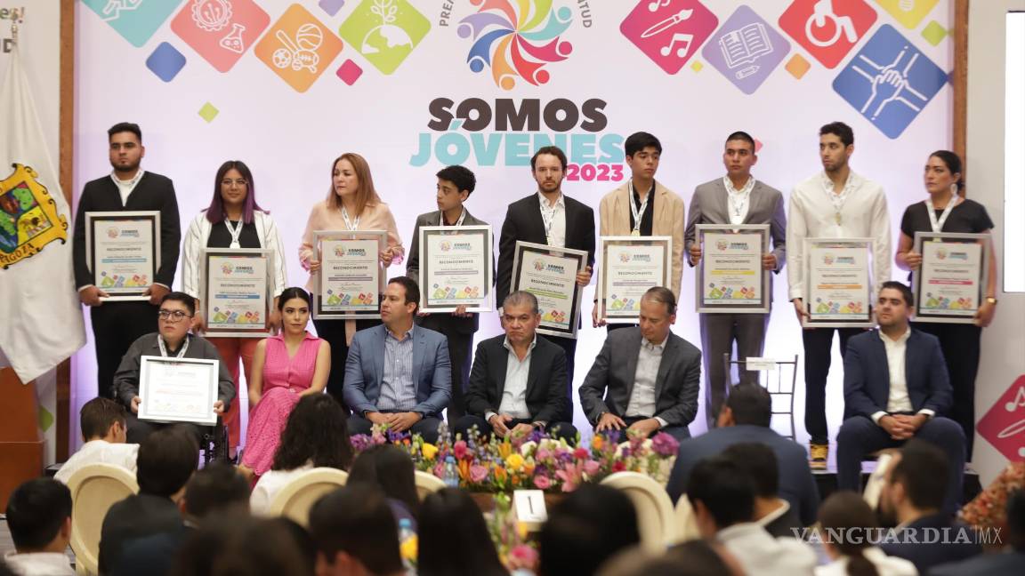 $!Fueron reconocidos Jaime Eduardo Zavala Tristán en la categoría Compromiso y Liderazgo Social; Genaro Cárdenas Gallegos en la de Ciencia y Tecnología; y Karla Guadalupe Rangel Carrales en el área Artística y Cultural, entre muchos otros.