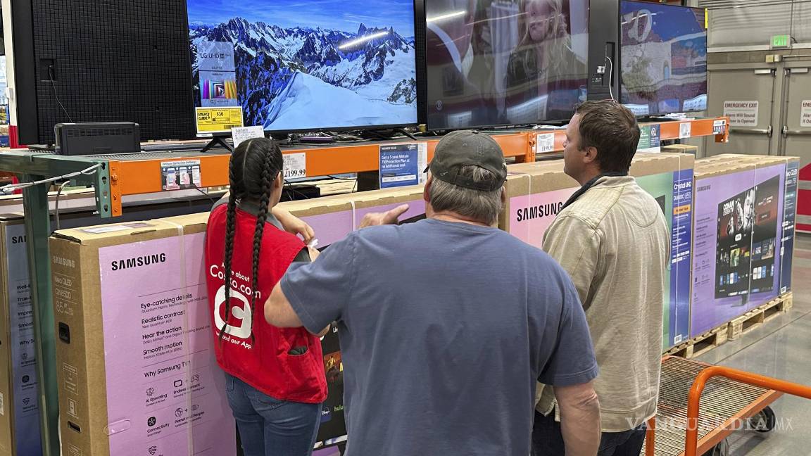 Confianza del consumidor en EU desciende a su nivel más bajo en 3 años