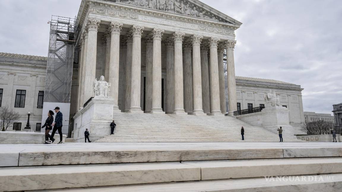 $!La Corte Suprema se ve en el Capitolio en Washington en donde los jueces restauraron a Donald Trump en las boletas primarias presidenciales de 2024.