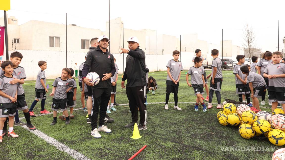 $!El evento marca el inicio de una iniciativa que busca fomentar el deporte y los valores en la niñez saltillense.