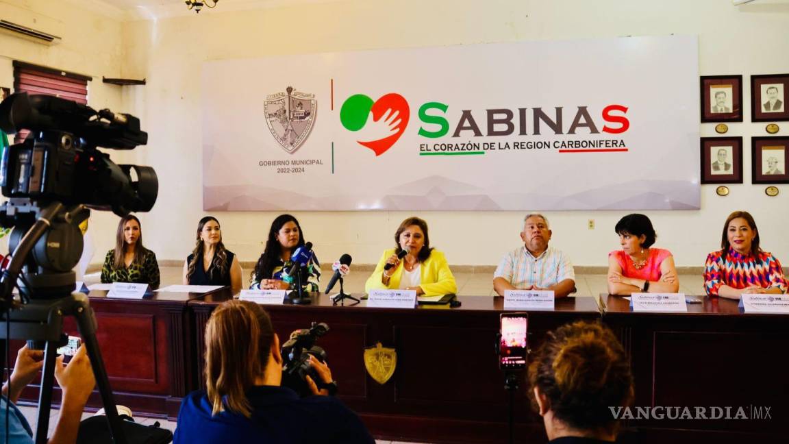 Alcaldesa de Sabinas presenta comité de reinado de Fiestas Grandes de Sabinas