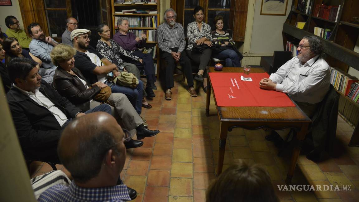 $!El autor compartió distintas y divertidas anécdotas.