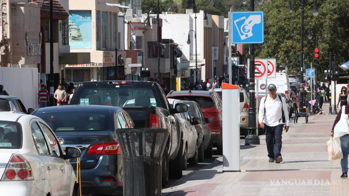 Se suman comercios de Saltillo a cobro de parquímetros; venderán tarjetas electromagnéticas y tiempo aire