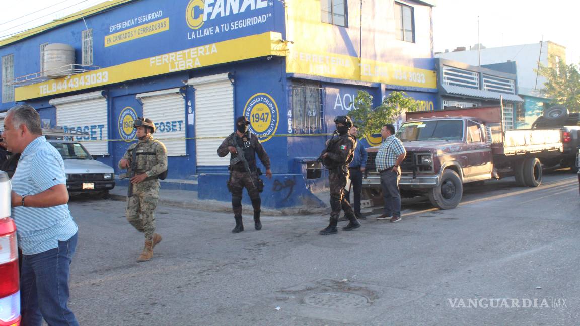 Cateo en negocio de Saltillo resulta en decomiso de armas y metanfetaminas