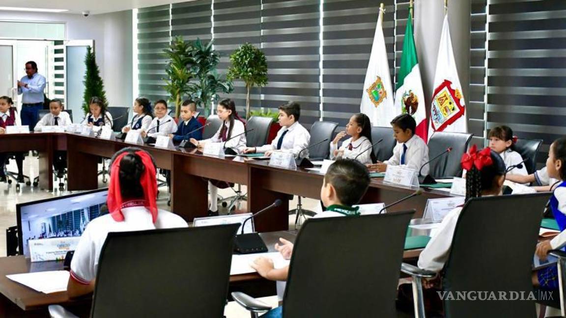 $!Los jovencitos expresaron sus propuestas en la mesa de cabildo.
