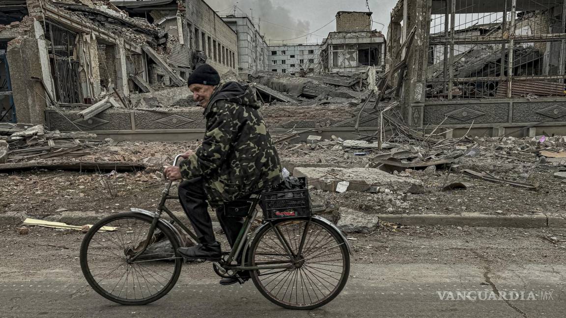 Rusia y Ucrania intensifican ataques con cientos de drones; mujer sufre quemaduras