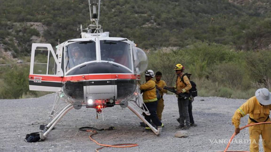$!En las labores han participado tres helicópteros, dos de PCNL y uno de Protección Civil de Santiago.