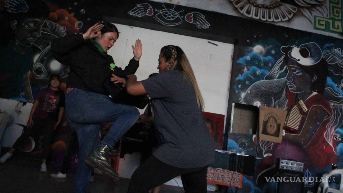 $!En un país donde 11 mujeres son asesinadas al día, buscan herramientas para evitar ser víctimas.