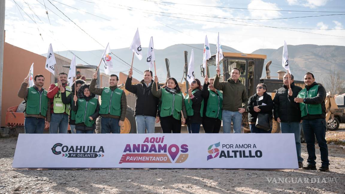 Lleva Javier Díaz, alcalde de Saltillo, obras de pavimentación a la colonia Loma Blanca