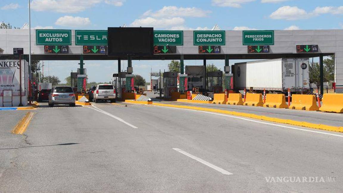 Con carril exclusivo en Nuevo León, Tesla cruza frontera de México hacia Estados Unidos