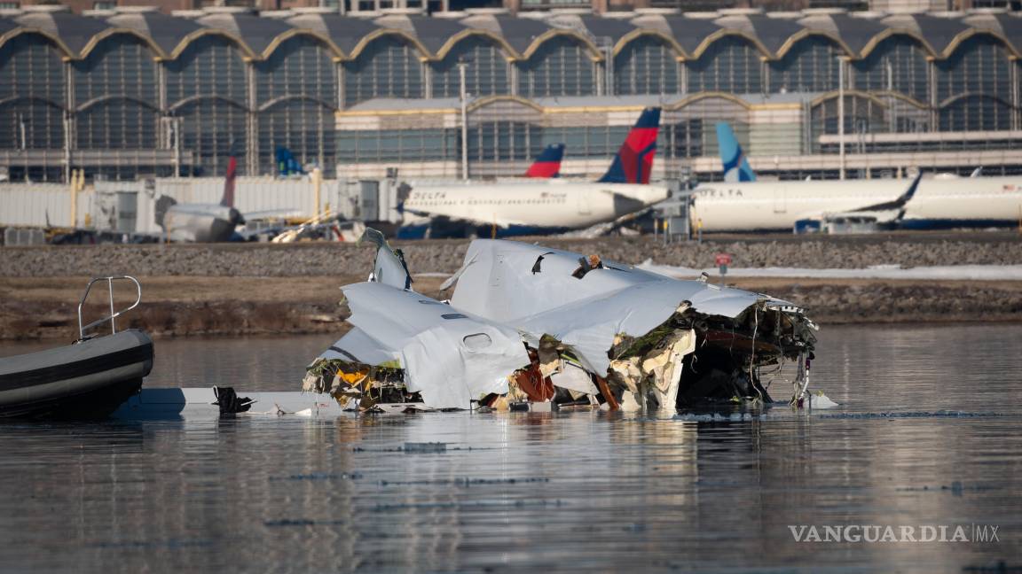 Reportan falta de personal en torre de control del aeropuerto de Washington D.C. durante accidente