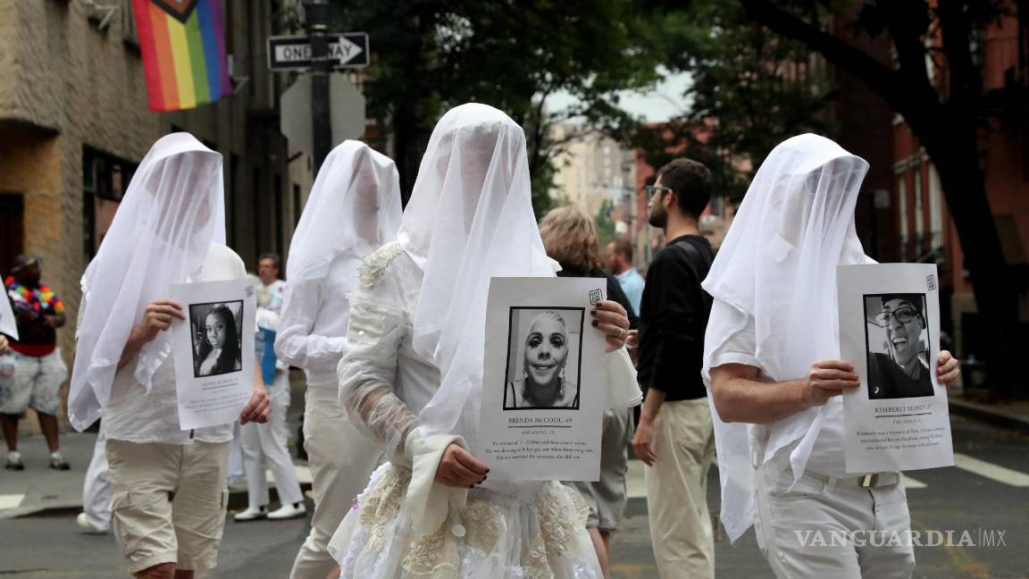 $!Colecivo en contra de las armas de fuego, Gays Against Guns (GAG), realizan una vigilia en silencio, en honor a los 49 fallecidos de Pulse.