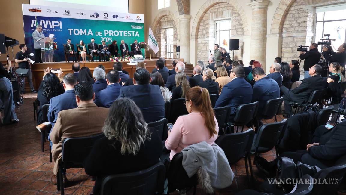 $!A la toma de protesta, acudieron los profesionales de este sector, así como autoridades locales.