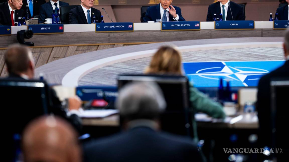 $!El presidente Joe Biden reunido con líderes mundiales en una cumbre de la OTAN en Washington.