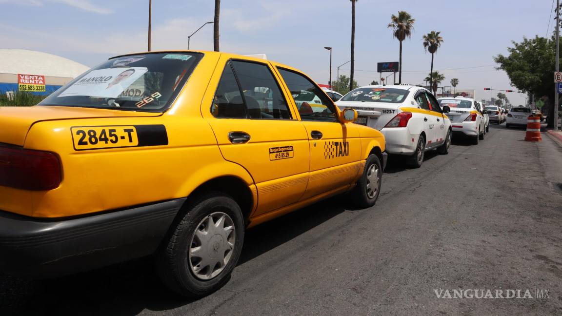 Innecesario cambiar taxímetros, asegura dirigente de taxistas en Saltillo