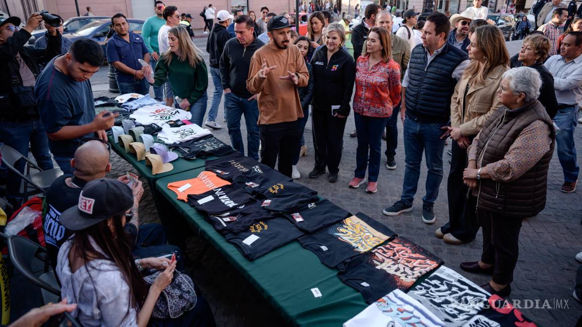 $!Ciudadanos aprovecharon la jornada para adquirir playeras con causa durante los eventos en espacios públicos recuperados.