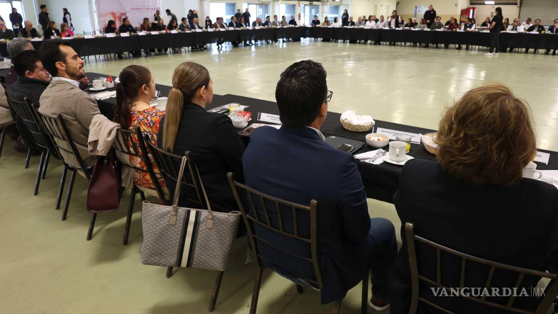 $!Los socios de Canacintra escucharon la explicación que se dio ante el panorama que afronta el país.