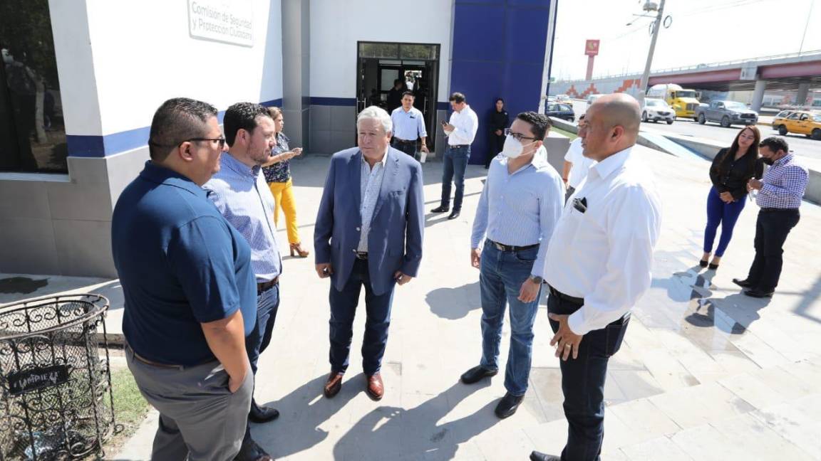 $!En la reunión de seguridad participó el secretario del Ayuntamiento, Carlos Estrada Flores; el tesorero Juan Carlos Villarreal Garza.