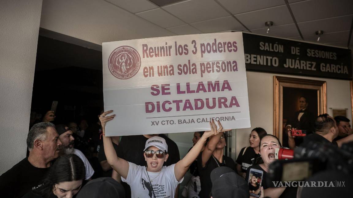$!En Baja California hubo protestas dentro del Poder Legislativo, sin embargo, aun así se aprobó la reforma.