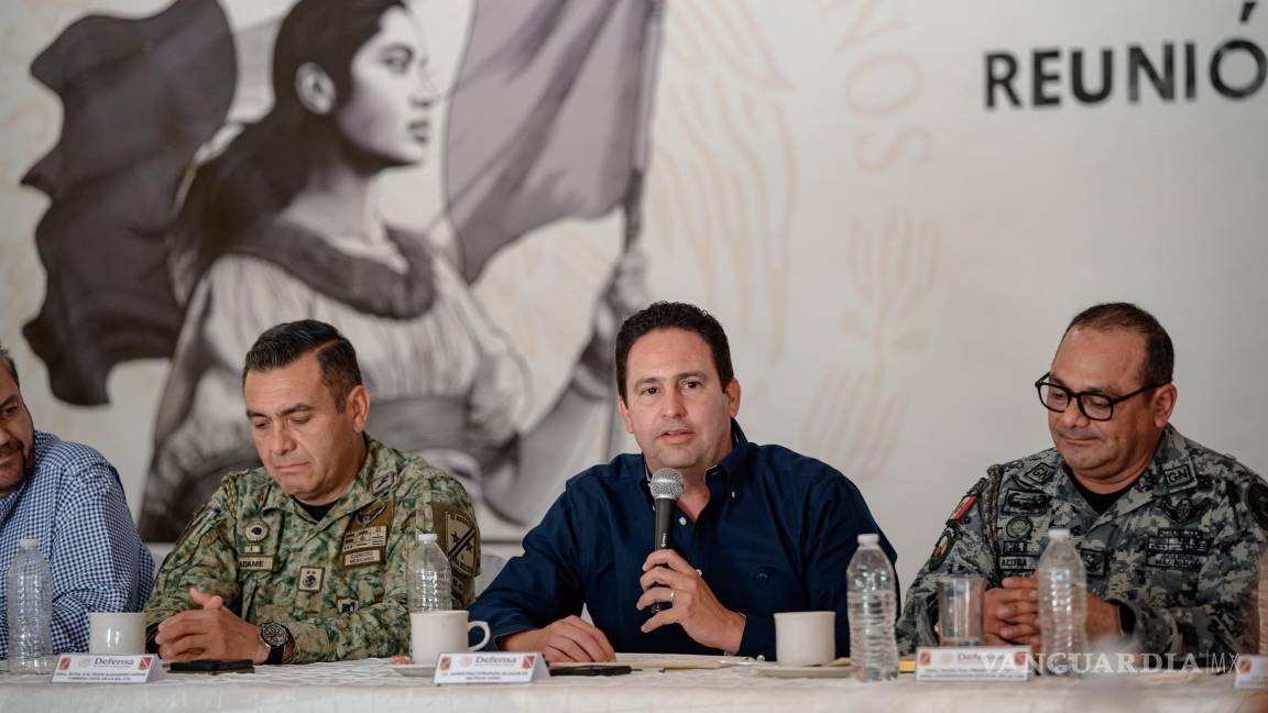 $!Javier Díaz, alcalde de Saltillo, refrendó su prioridad por la seguridad durante la reunión celebrada en el 69 Batallón de Infantería.