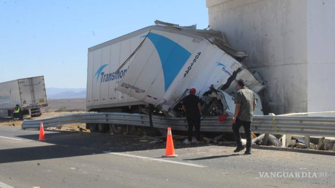 $!Tras ser liberado, las autoridades de General Cepeda realizaron la inspección y el levantamiento del cuerpo.