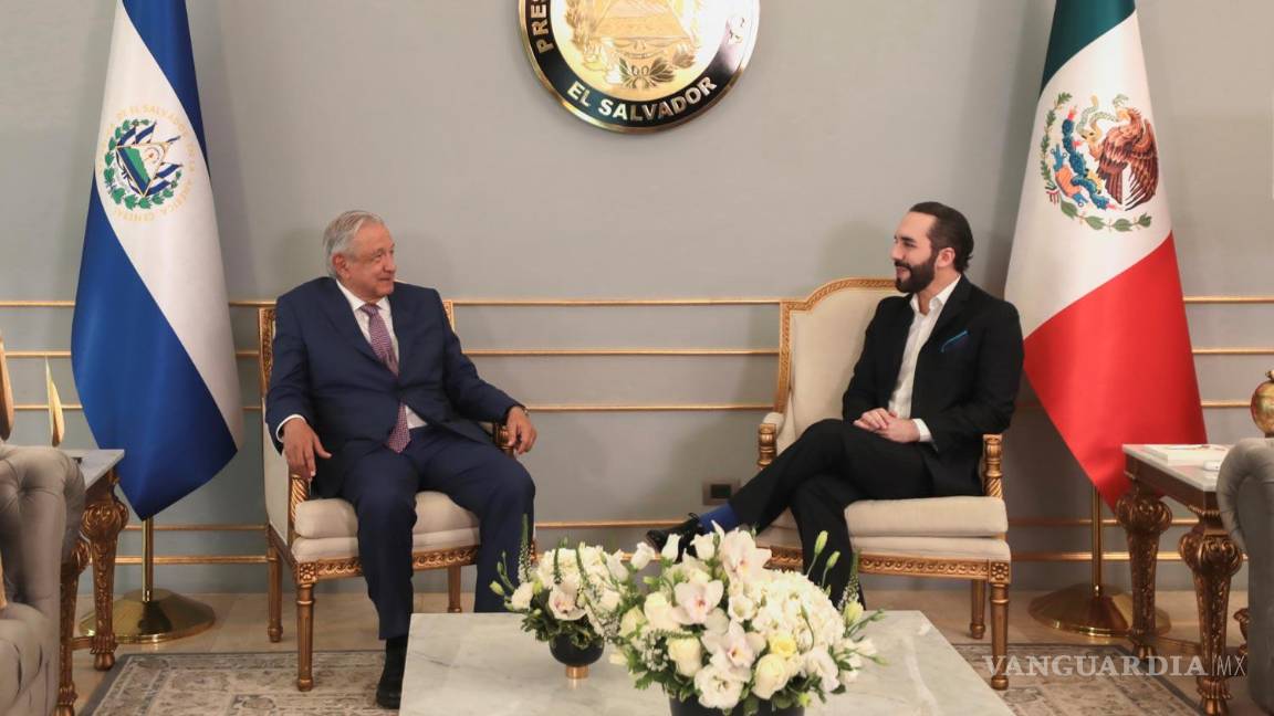 $!López Obrador durante su visita de mayo 6 de 2022 a Bukele en San Salvador.