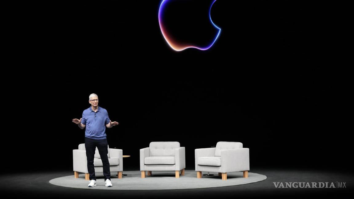 $!El CEO de Apple, Tim Cooke, también dirigió algunas palabras a los asistentes a la Conferencia Mundial de Desarrolladores 2024.