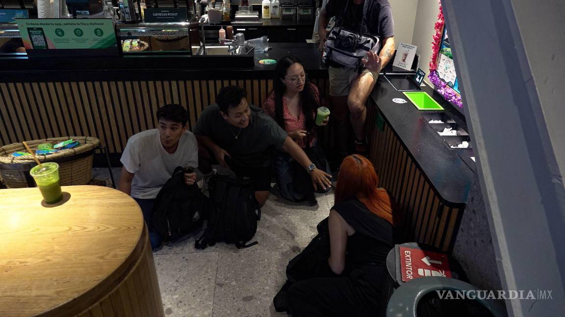 Starbucks y gentrificación; local tendrá valla contra protesta en Glorieta del Ahuehuete