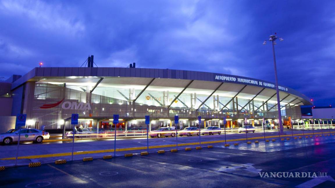 Sufren saltillenses para conectar con Aeropuerto de Monterrey durante las noches