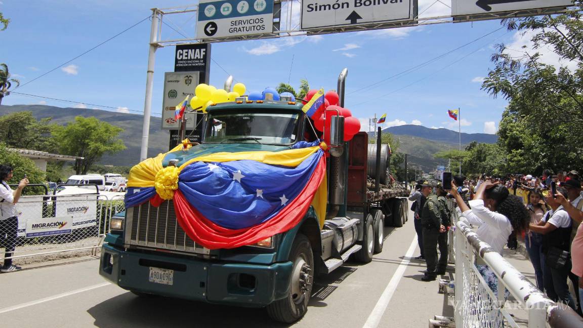 $![CÚCUTA (COLOMBIA), 26/09/2022.- Un camión cruza el puente Simón Bolívar desde Venezuela][durante un acto de reapertura de la frontera entre Colombia y Venezuela, hoy, en Cúcuta (Colombia). Colombia][y Venezuela reabrieron este lunes oficialmente su frontera común, que estuvo cerrada durante siete años]
