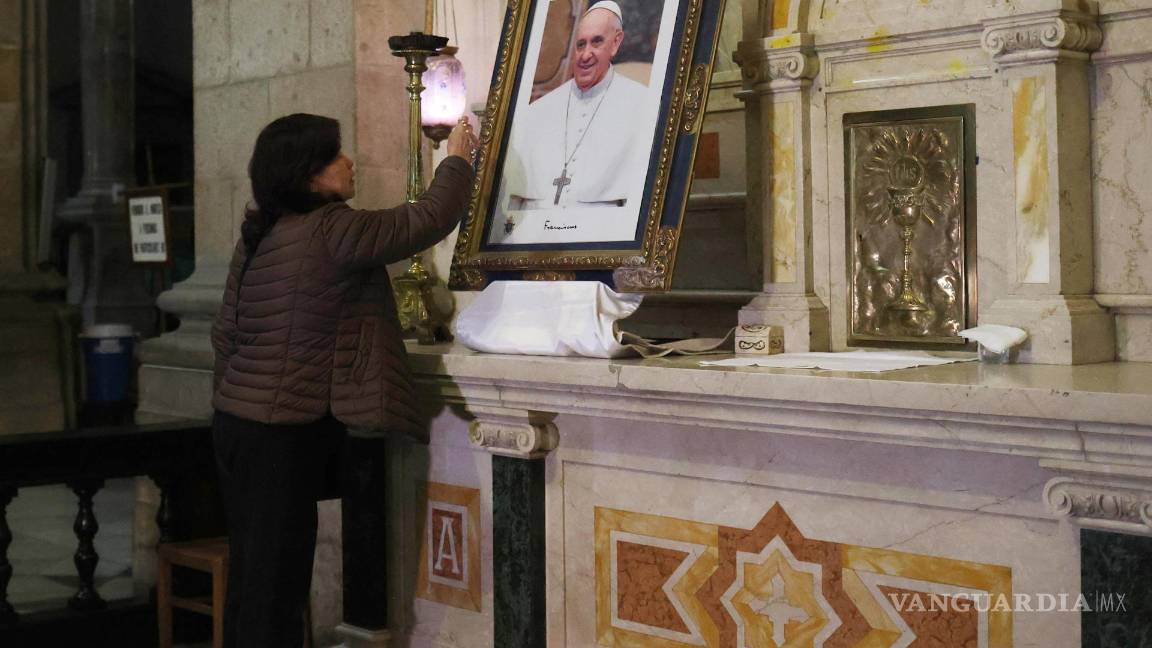 Tras días en estado crítico, el Papa Francisco muestra mejoría en su estado de salud