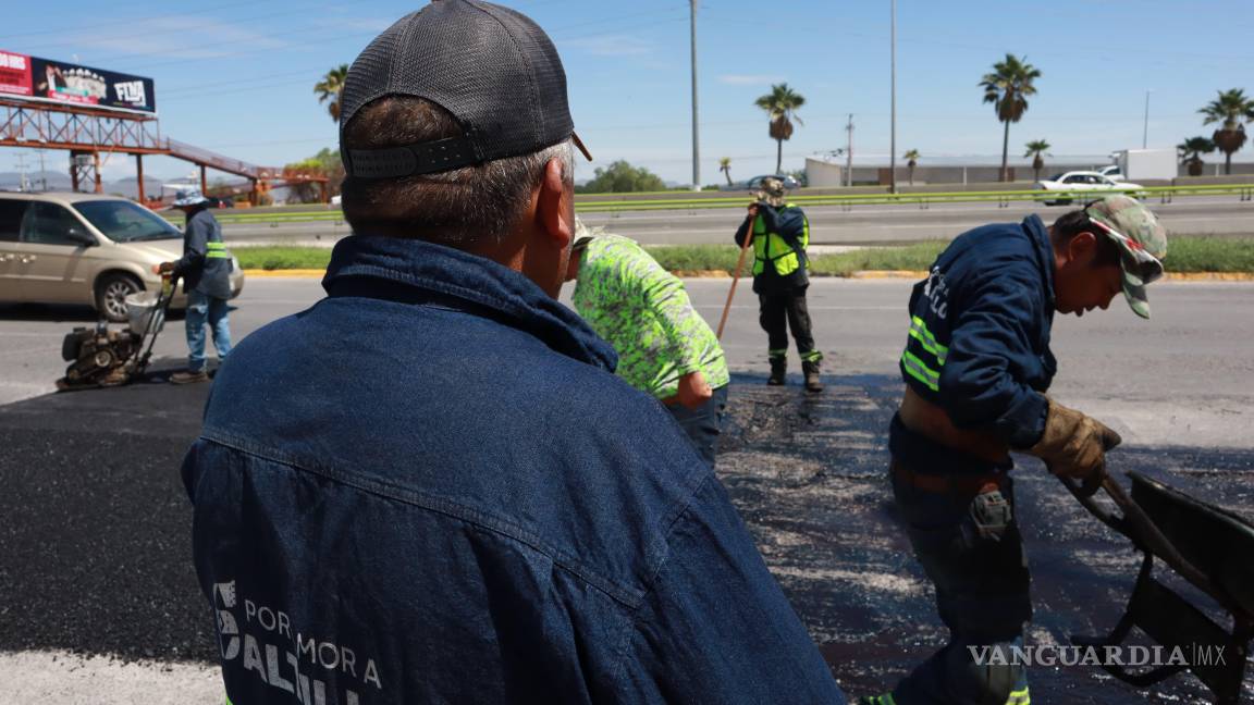 Saltillo intensifica reparaciones tras lluvias; vecinos ayudan a la limpieza de arroyo en la Mirasierra