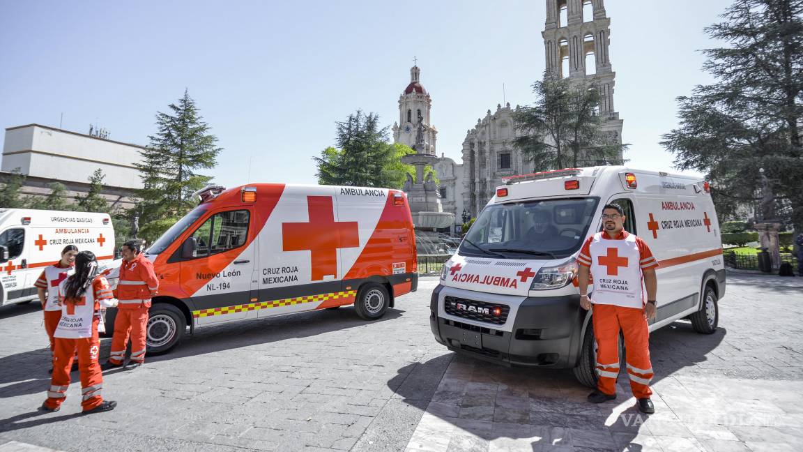 $!Voluntarios de la Cruz Roja Coahuila participan en la colecta anual, que se realiza principalmente a través del boteo en las calles de todo el estado.