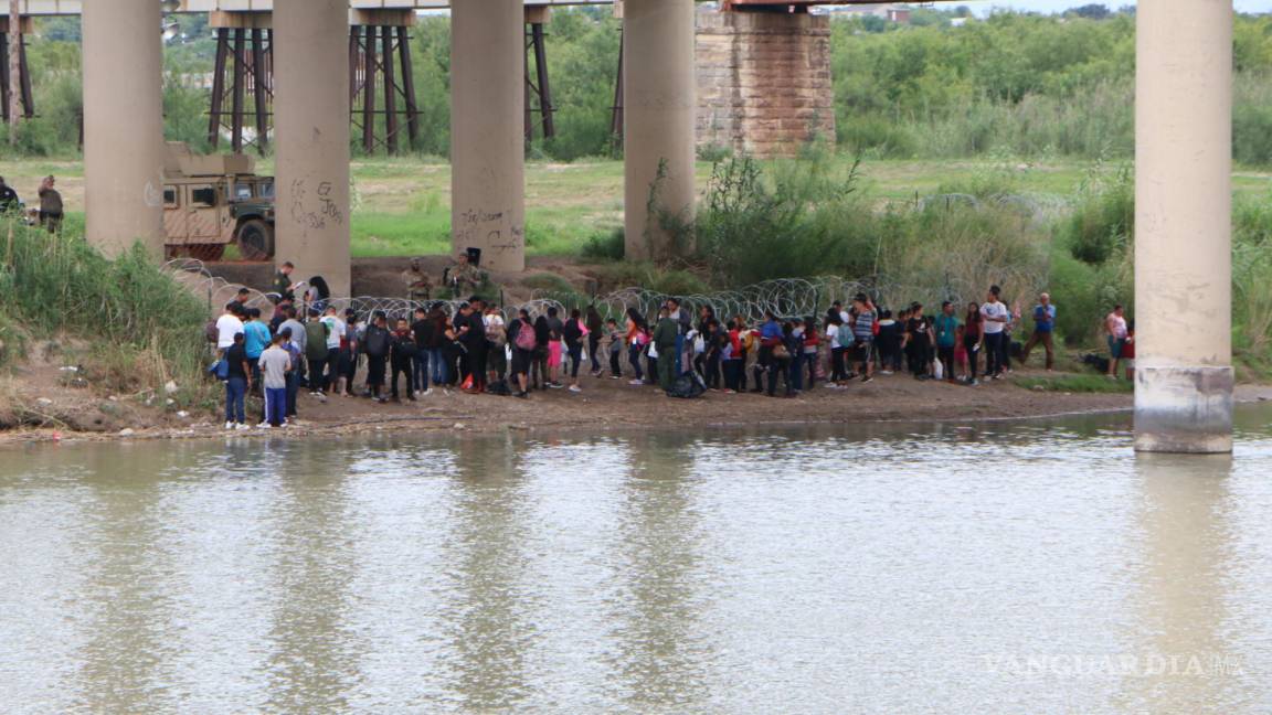 ‘Un crimen la colocación de boyas en el Río Bravo para detener a migrantes’, dice Obispo de Piedras Negras