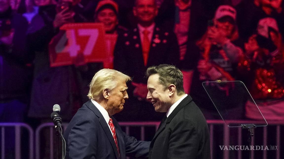 $!El domingo, Donald Trump calificó la propuesta de Musk como “ridícula”, y luego presumió de “tremendo éxito con el Partido Republicano”.