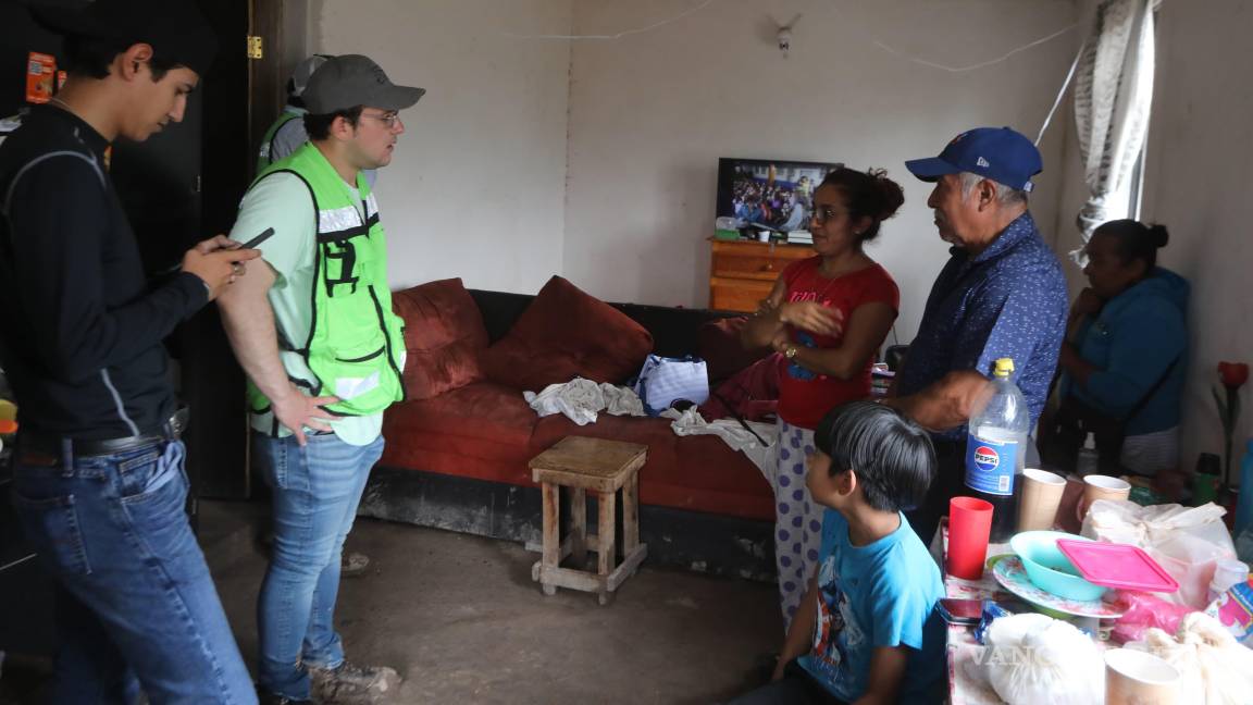 $!Personal del Municipio atiende a los ciudadanos afectados.