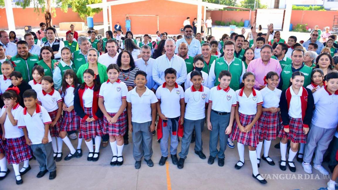 Entrega Alcalde de Torreón techumbre en la primaria Ricardo Flores Magón