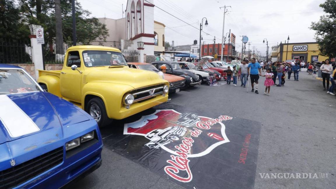 $!Jaime Castillo, miembro de la asociación, destaca la diversidad de vehículos inscritos para la exposición.