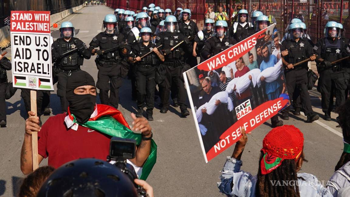 $!También este lunes, miles de personas se manifestaron en contra de la guerra en Gaza y el apoyo que brinda Estados Unidos a Israel.