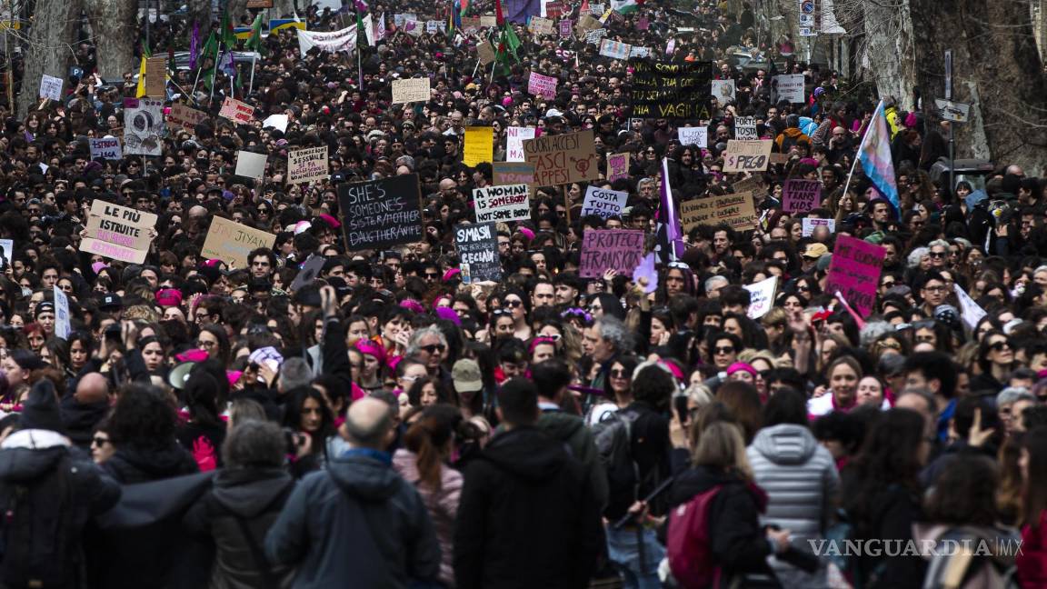 $!Manifestación del movimiento transfeminista Non Una Di Meno (Ni Una Menos) para conmemorar el Día Internacional de la Mujer en Roma, Italia.