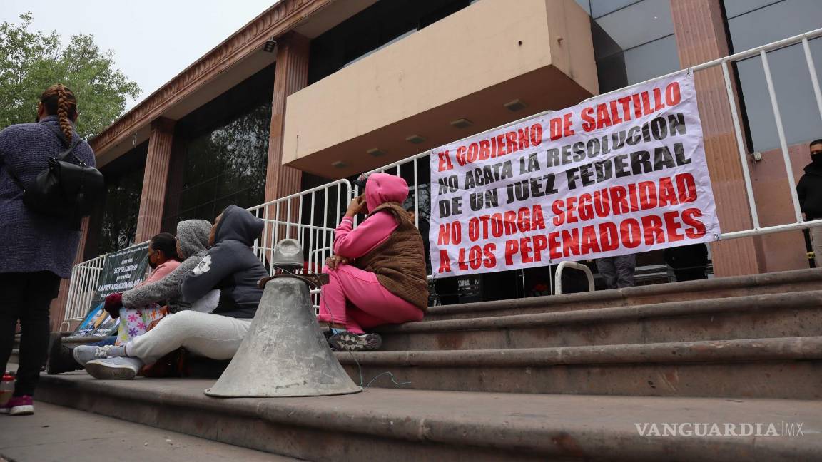 $!Morenistas pidieron manifestarse en contra, porque el agua pertenece a los ciudadanos y no es posible que inversionistas extranjeros obtengan ganancias con la explotación del líquido.